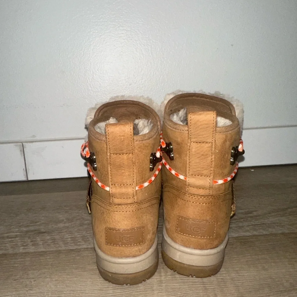 uGg classic weather hiker - Picture 3 of 5